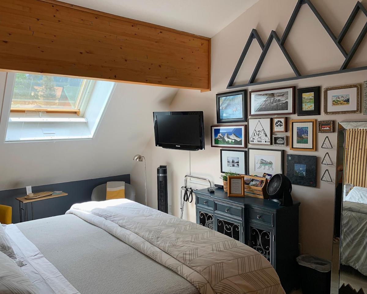 Ambleside Lodge Bed & Breakfast Canmore Exterior photo